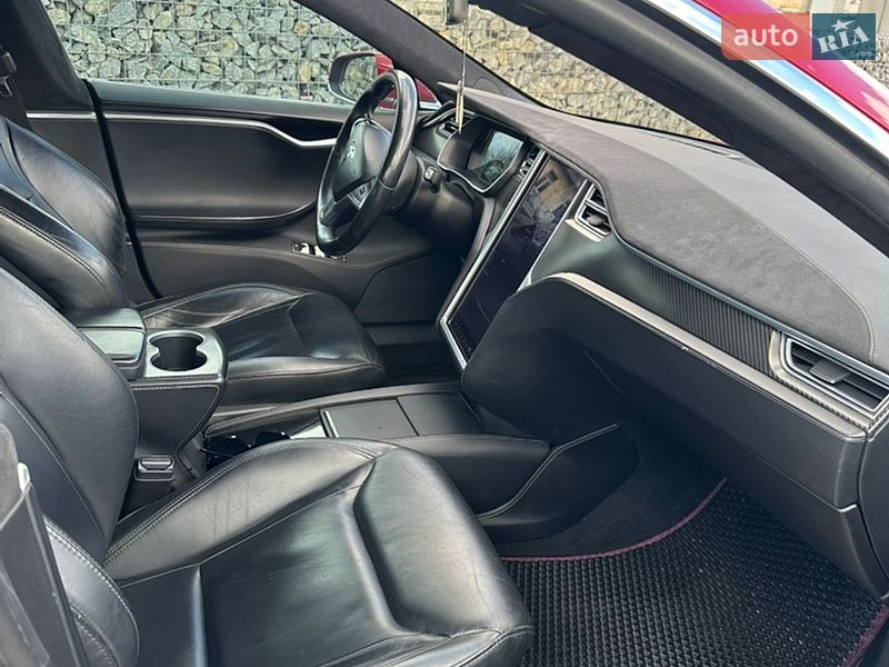 Ліфтбек Tesla Model S 2015 в Житомирі