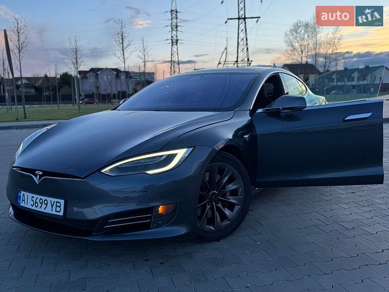 Лифтбек Tesla Model S 2016 в Буче