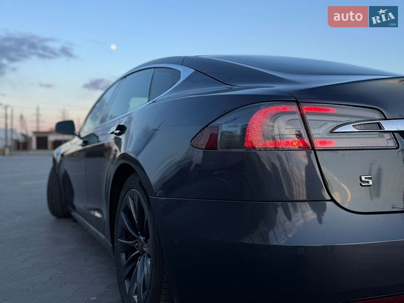 Лифтбек Tesla Model S 2016 в Буче