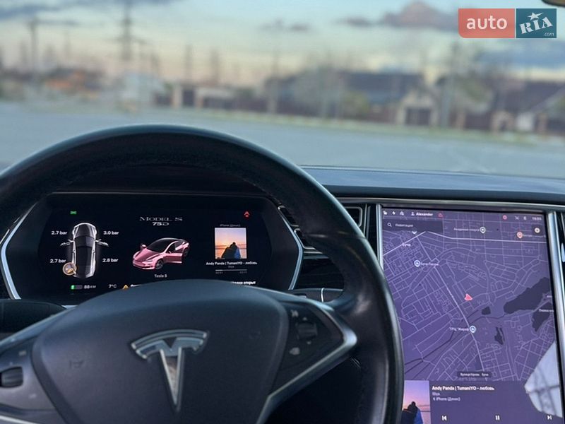Лифтбек Tesla Model S 2016 в Буче