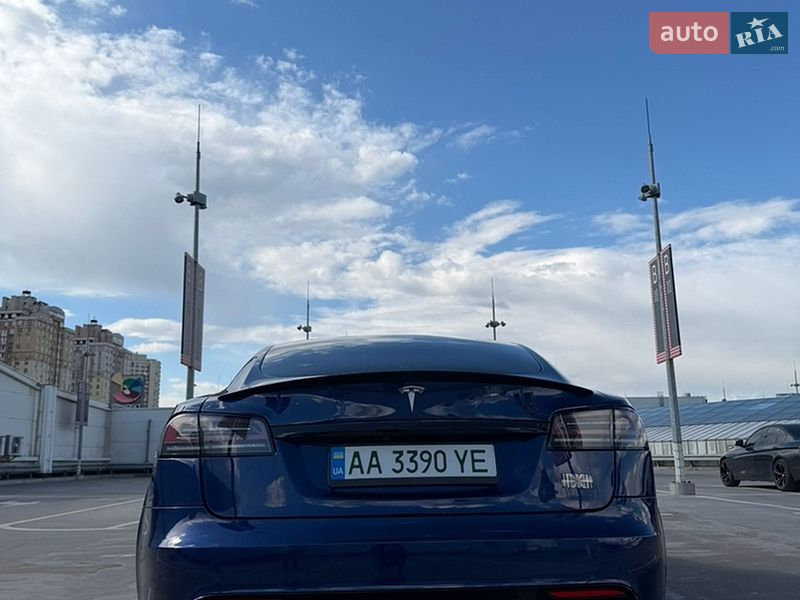 Лифтбек Tesla Model S 2022 в Киеве