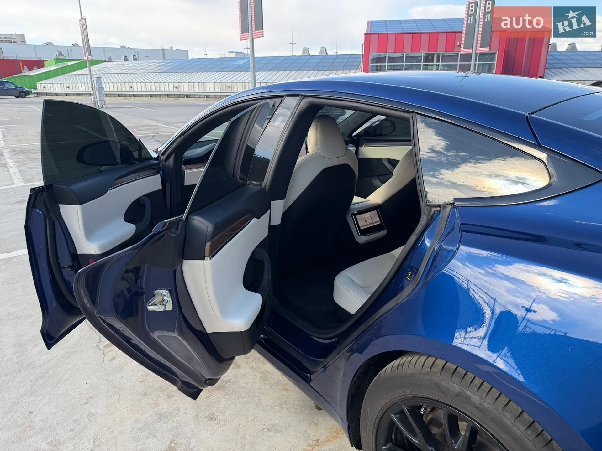2022 Tesla Model S - мініатюра 18