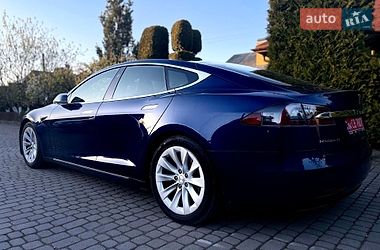 Лифтбек Tesla Model S 2017 в Львове