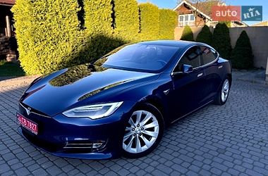 Лифтбек Tesla Model S 2017 в Львове