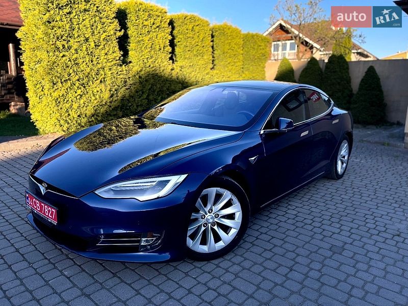 Лифтбек Tesla Model S 2017 в Львове