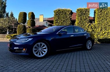 Лифтбек Tesla Model S 2017 в Львове