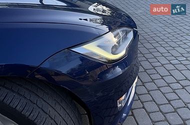 Лифтбек Tesla Model S 2017 в Львове
