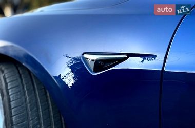Лифтбек Tesla Model S 2017 в Львове