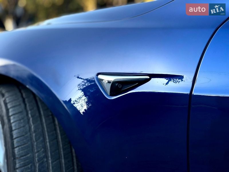 Лифтбек Tesla Model S 2017 в Львове