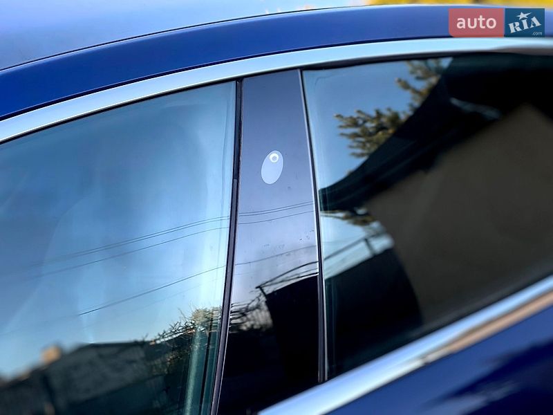 Лифтбек Tesla Model S 2017 в Львове