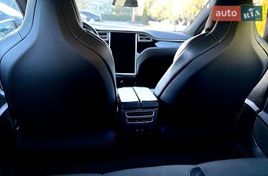 Лифтбек Tesla Model S 2017 в Львове