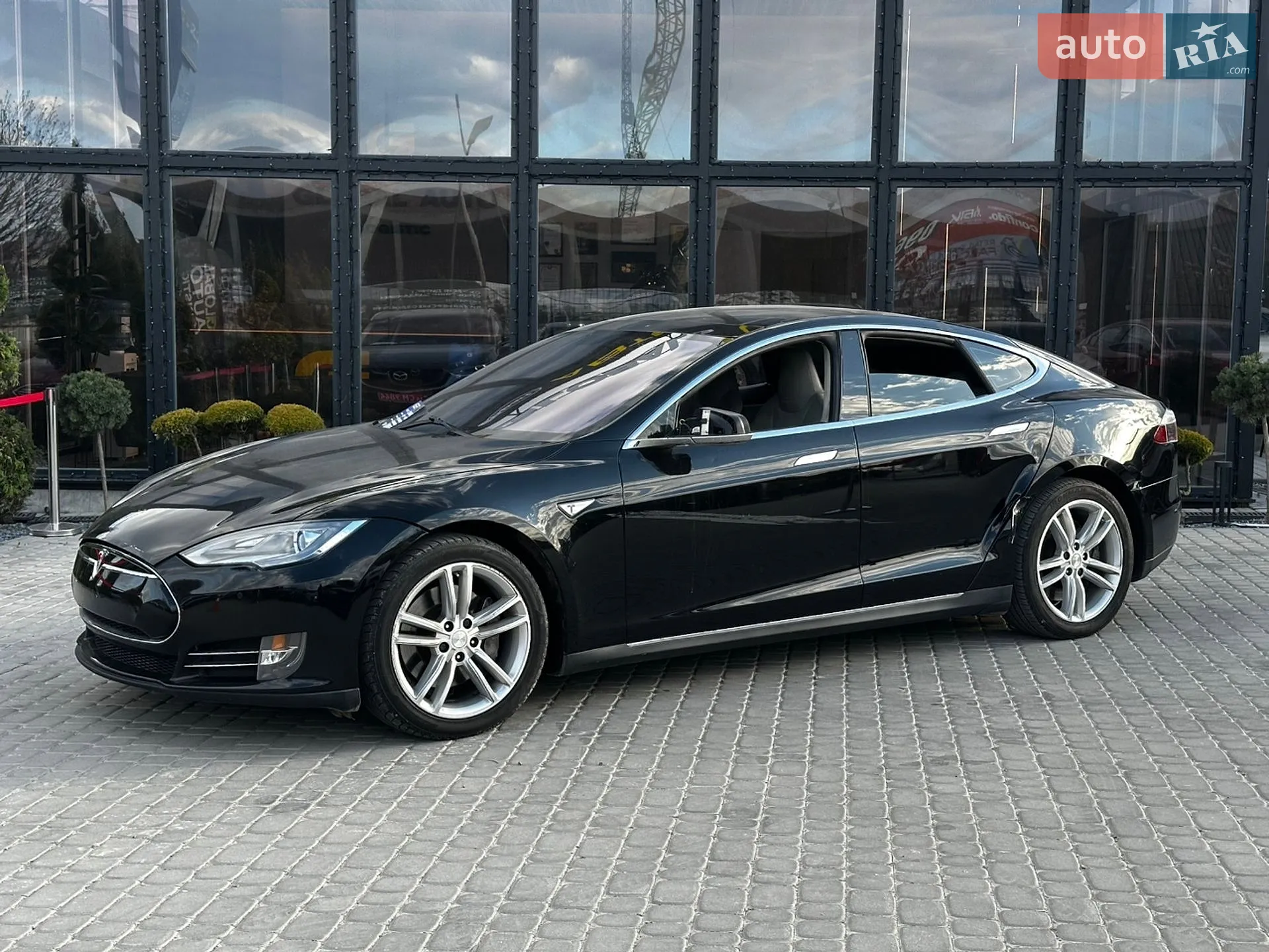 2014 Tesla Model S - мініатюра 2