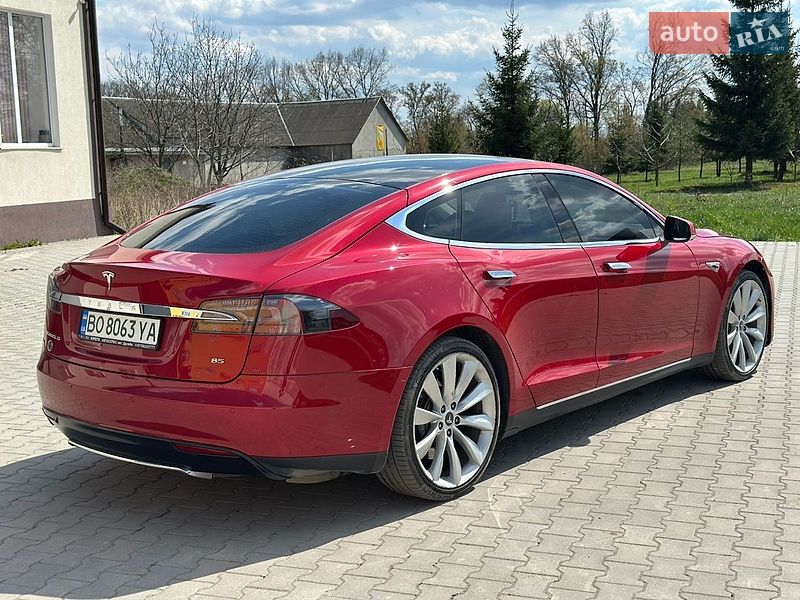 Ліфтбек Tesla Model S 2014 в Волочиську
