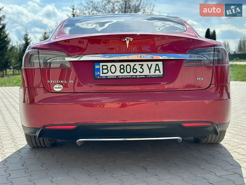 Ліфтбек Tesla Model S 2014 в Волочиську