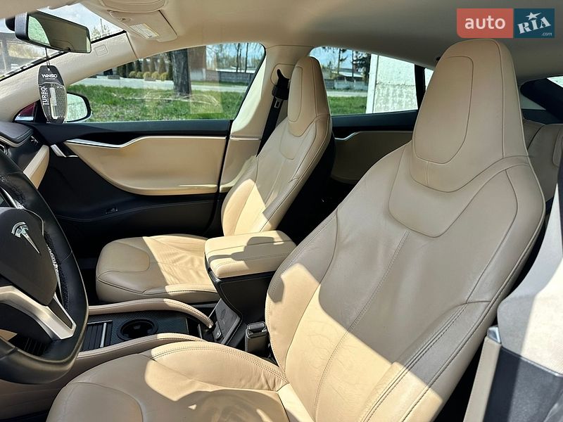 Ліфтбек Tesla Model S 2014 в Волочиську