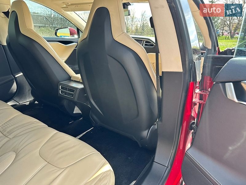 Ліфтбек Tesla Model S 2014 в Волочиську