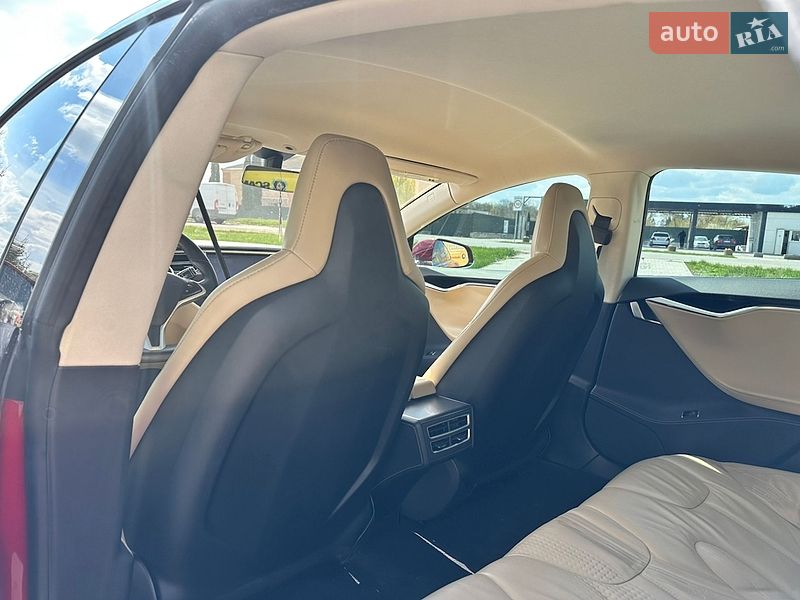Ліфтбек Tesla Model S 2014 в Волочиську