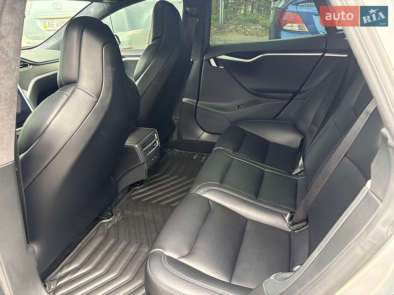Лифтбек Tesla Model S 2018 в Днепре