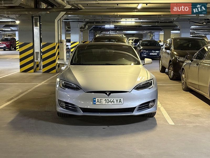 Лифтбек Tesla Model S 2018 в Днепре