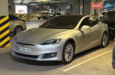 Лифтбек Tesla Model S 2018 в Днепре
