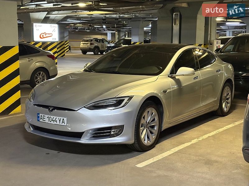Лифтбек Tesla Model S 2018 в Днепре