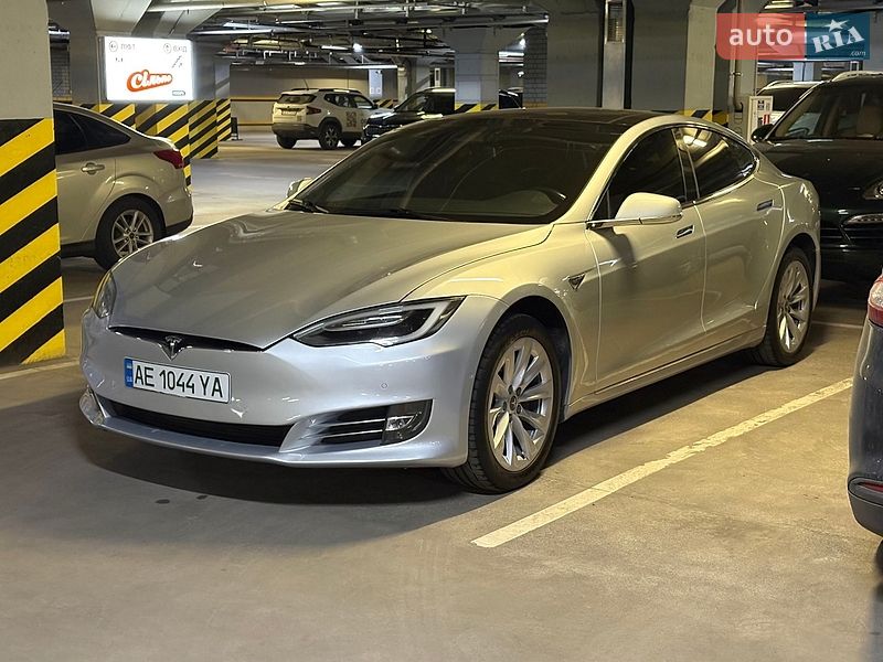 Лифтбек Tesla Model S 2018 в Днепре
