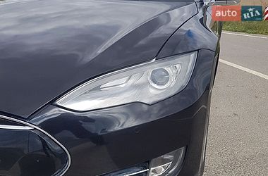 Ліфтбек Tesla Model S 2015 в Городку