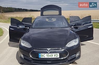 Ліфтбек Tesla Model S 2015 в Городку