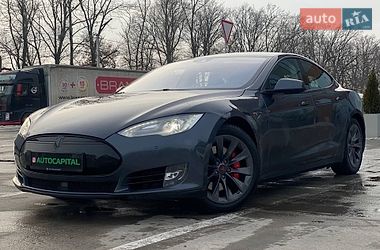 Лифтбек Tesla Model S 2015 в Киеве