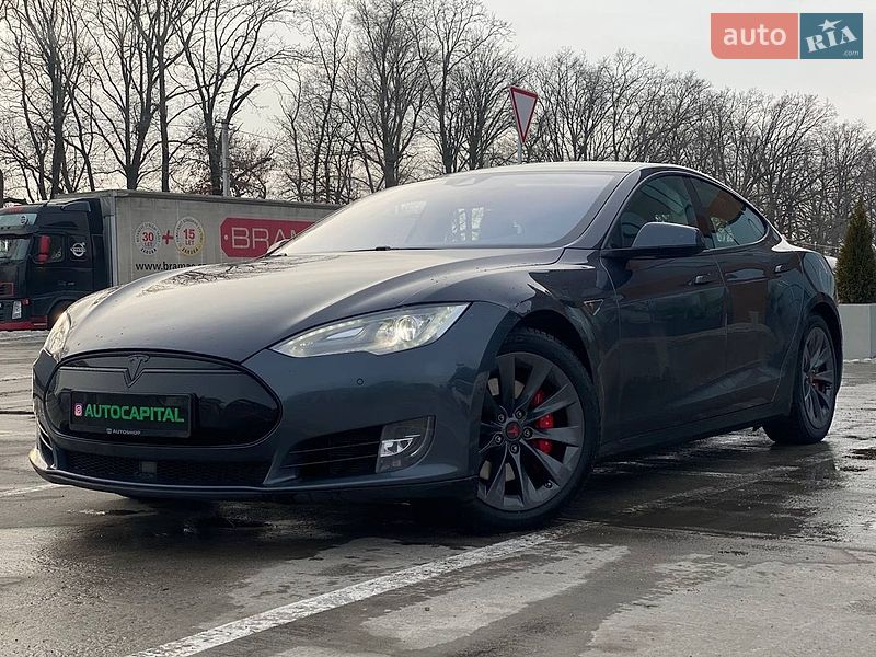 Tesla Model S 2015