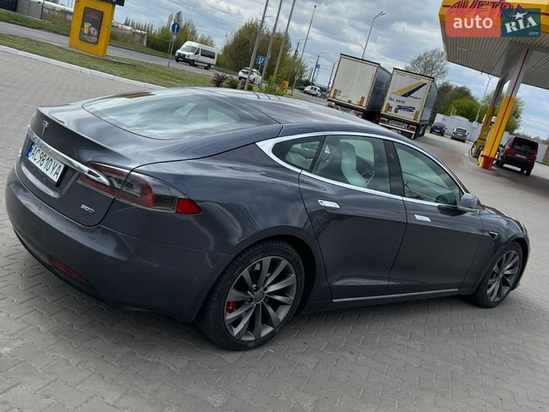 Лифтбек Tesla Model S 2017 в Луцке