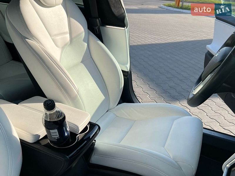 Лифтбек Tesla Model S 2017 в Луцке