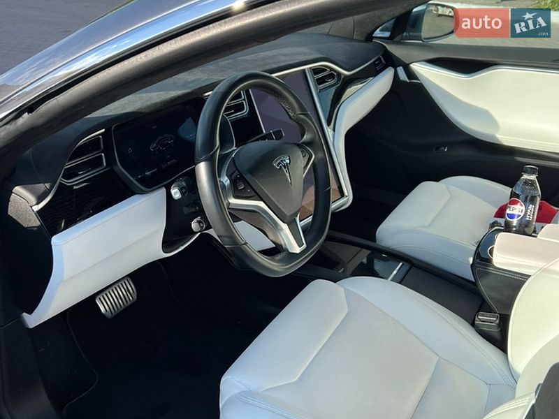 Лифтбек Tesla Model S 2017 в Луцке