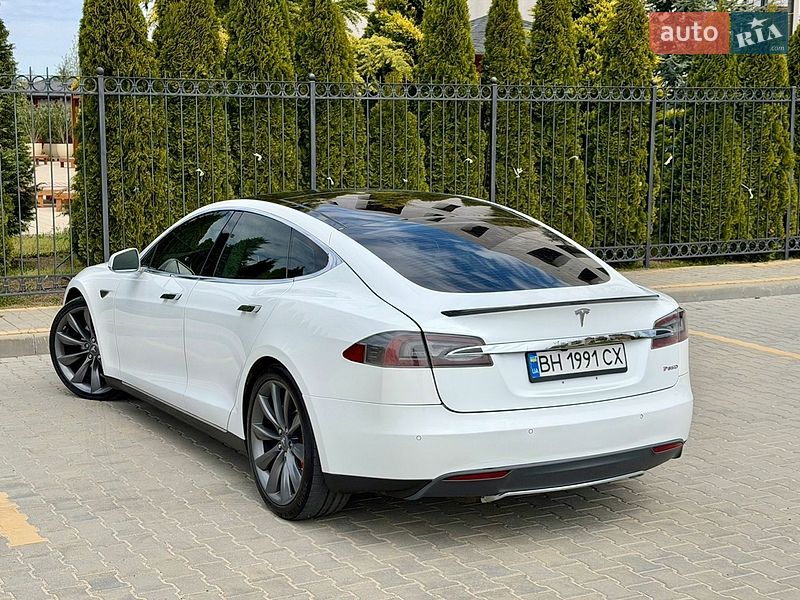 Лифтбек Tesla Model S 2014 в Одессе