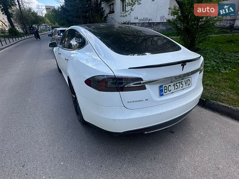 Ліфтбек Tesla Model S 2016 в Львові фото 4 Ліфтбек Tesla Model S 2016 в Львові