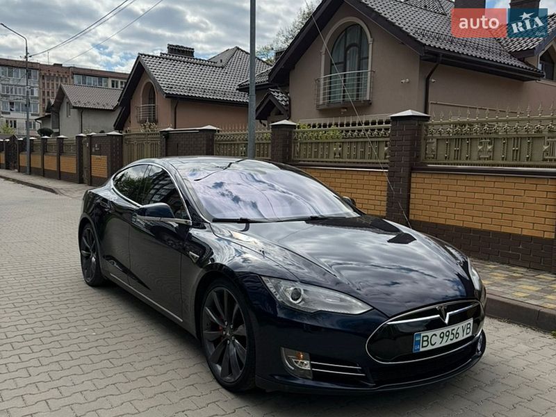 Tesla Model S 2014