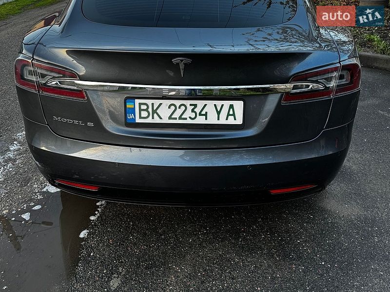 Лифтбек Tesla Model S 2017 в Одессе