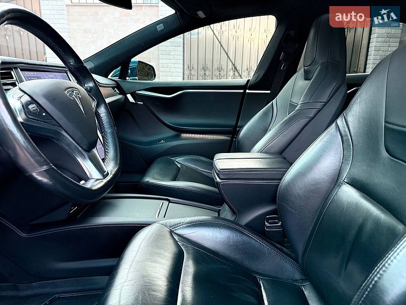 Лифтбек Tesla Model S 2016 в Одессе