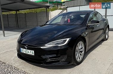 Ліфтбек Tesla Model S 2016 в Кам'янському