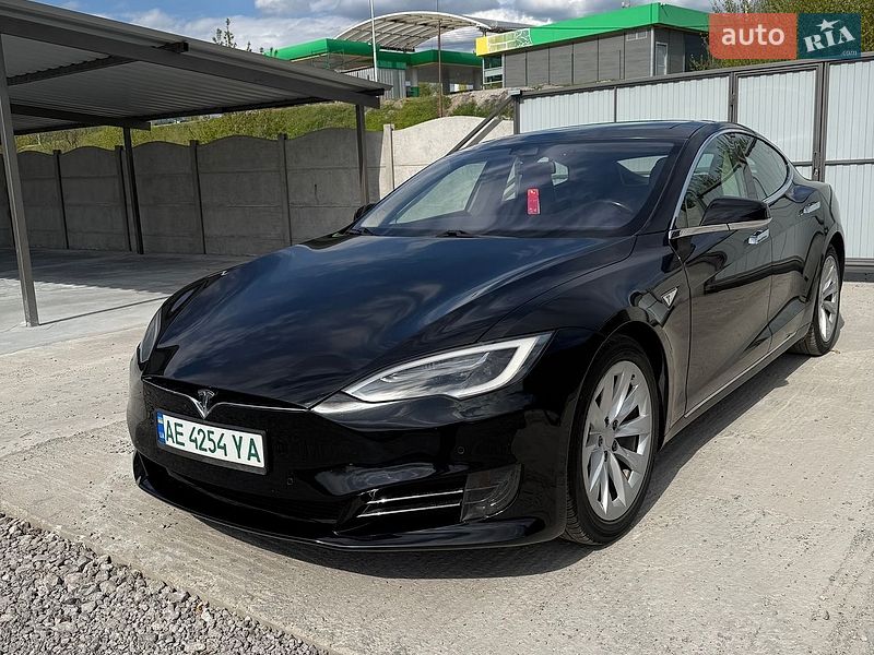 Лифтбек Tesla Model S 2016 в Каменском