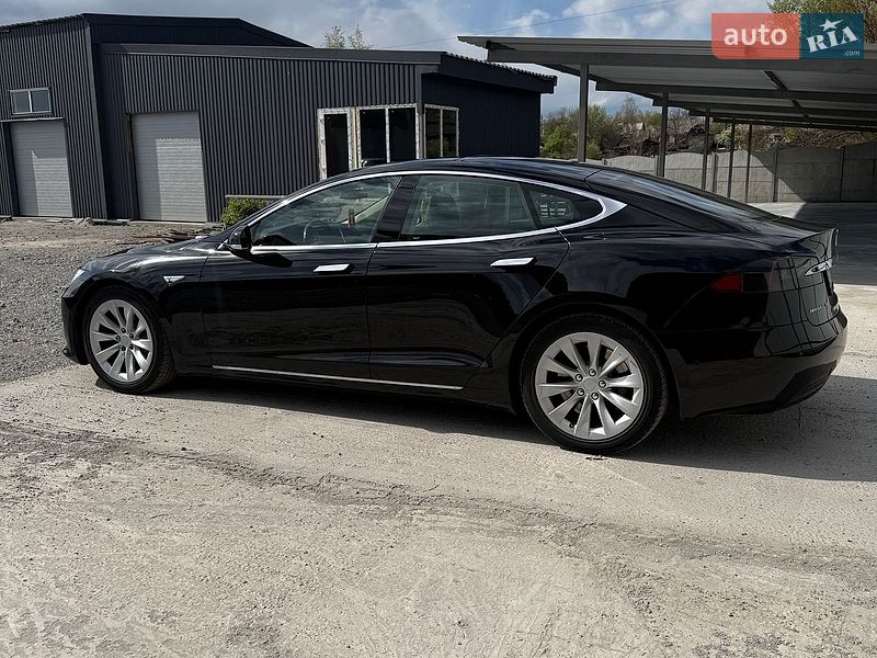 Лифтбек Tesla Model S 2016 в Каменском