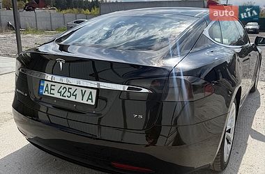 Лифтбек Tesla Model S 2016 в Каменском