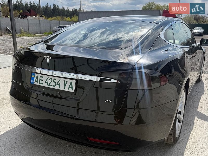Лифтбек Tesla Model S 2016 в Каменском