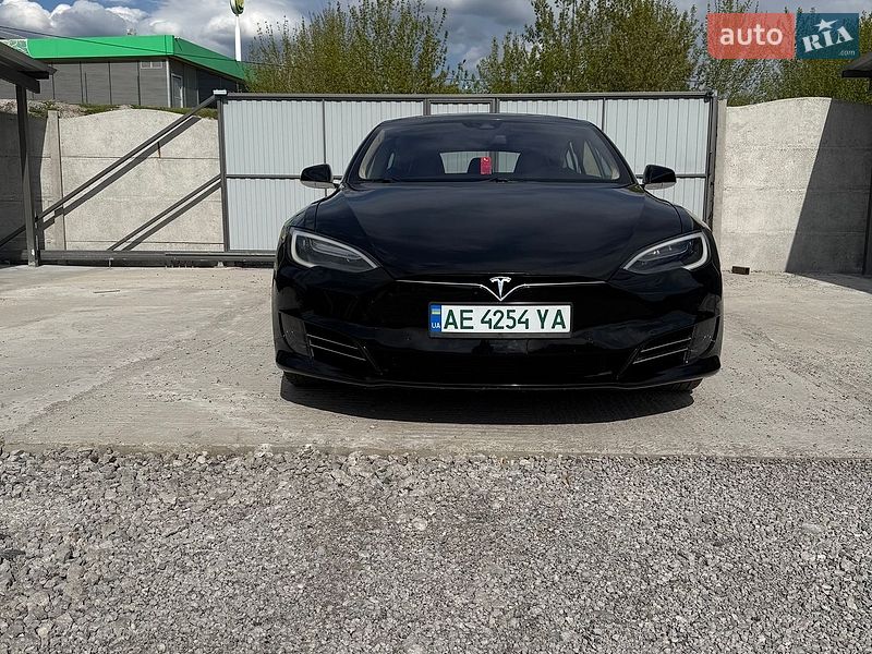 Лифтбек Tesla Model S 2016 в Каменском