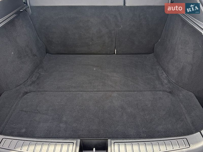 Лифтбек Tesla Model S 2016 в Каменском