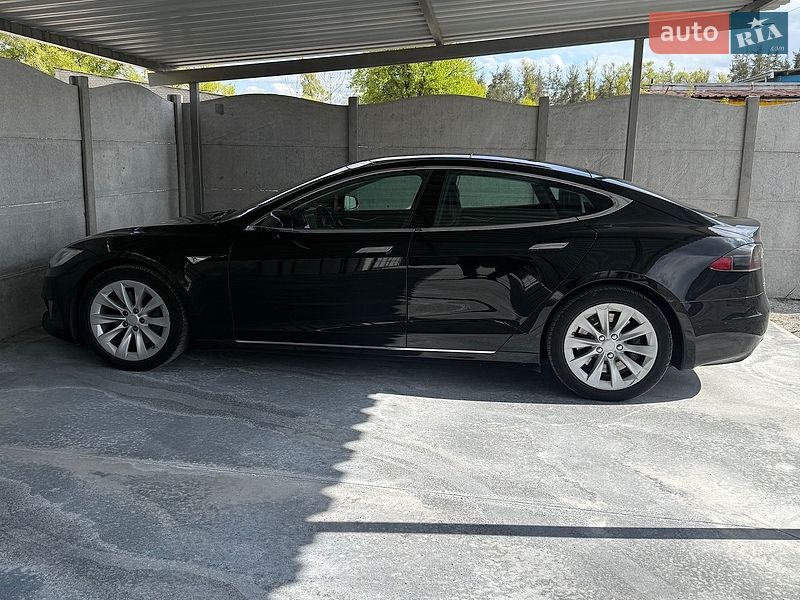 Лифтбек Tesla Model S 2016 в Каменском