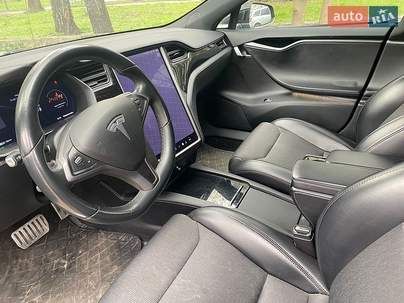 Ліфтбек Tesla Model S 2018 в Львові