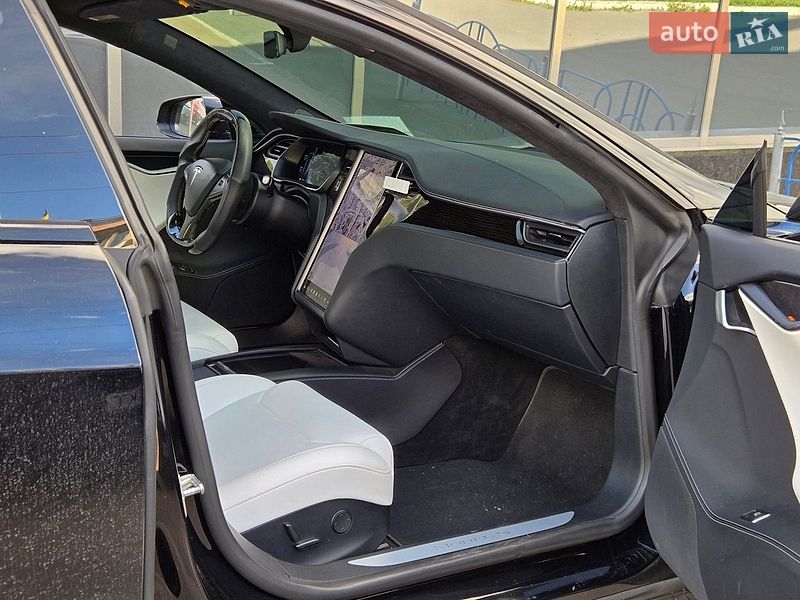 Лифтбек Tesla Model S 2019 в Киеве
