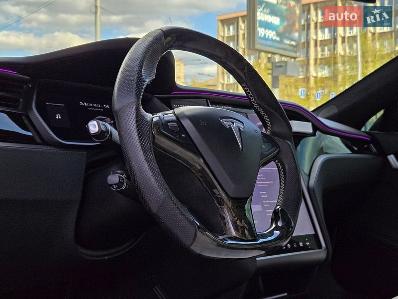 Лифтбек Tesla Model S 2019 в Киеве