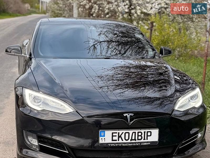 Лифтбек Tesla Model S 2015 в Киеве